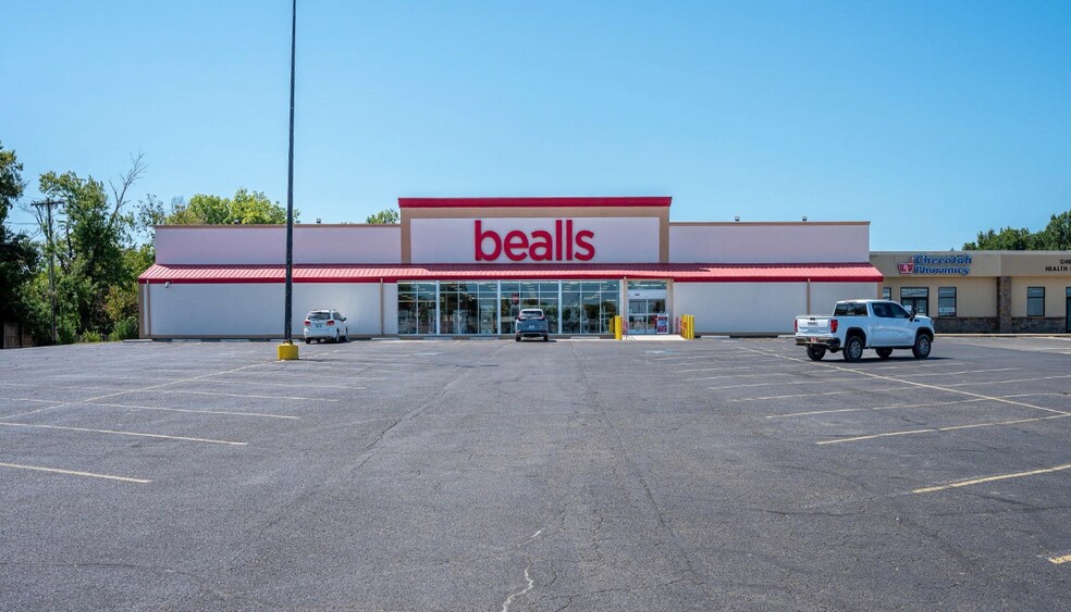 Primary Photo Of 1000 W Gentry Ave, Checotah General Retail For Sale