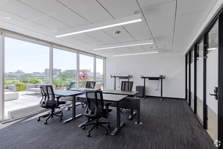 More Photos Of 1 Mid America Plz, Oakbrook Terrace Office For Lease