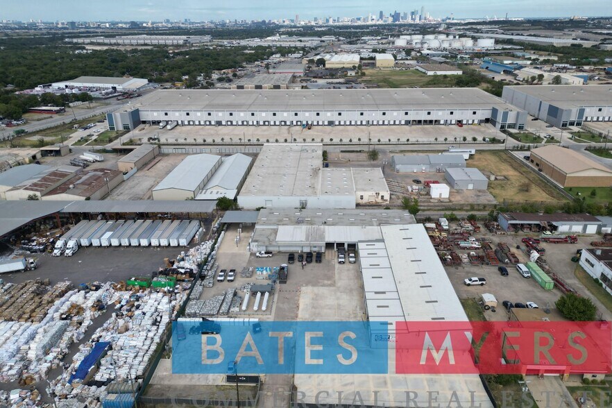 More Photos Of 2632 Chalk Hill Rd, Dallas Distribution For Lease