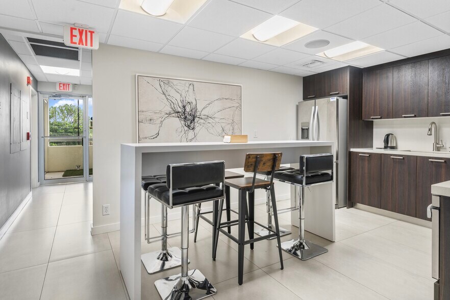 More Photos Of 701 E Commercial Blvd, Oakland Park Medical For Sale