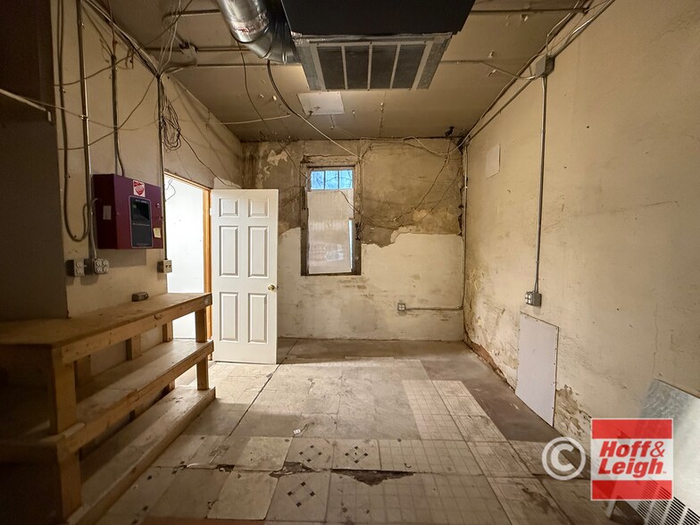 More Photos Of 5219-5229 W 25th Ave, Edgewater Unknown For Lease