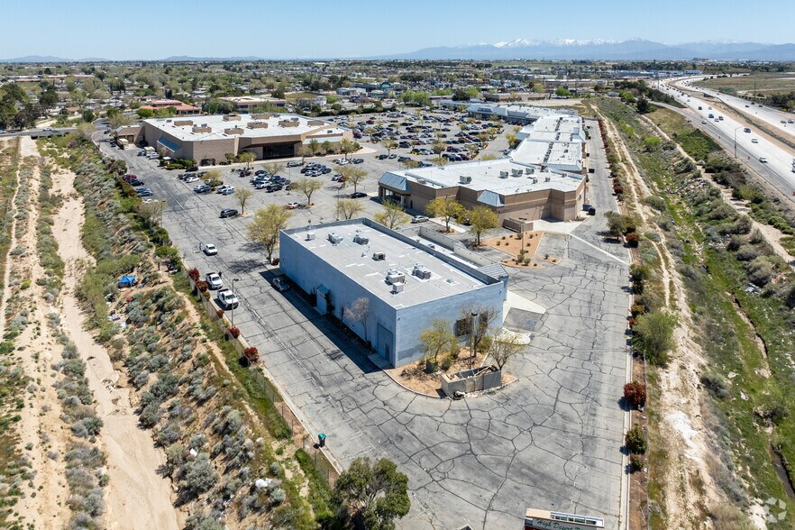 More Photos Of 43821 15th St W, Lancaster Medical For Sale