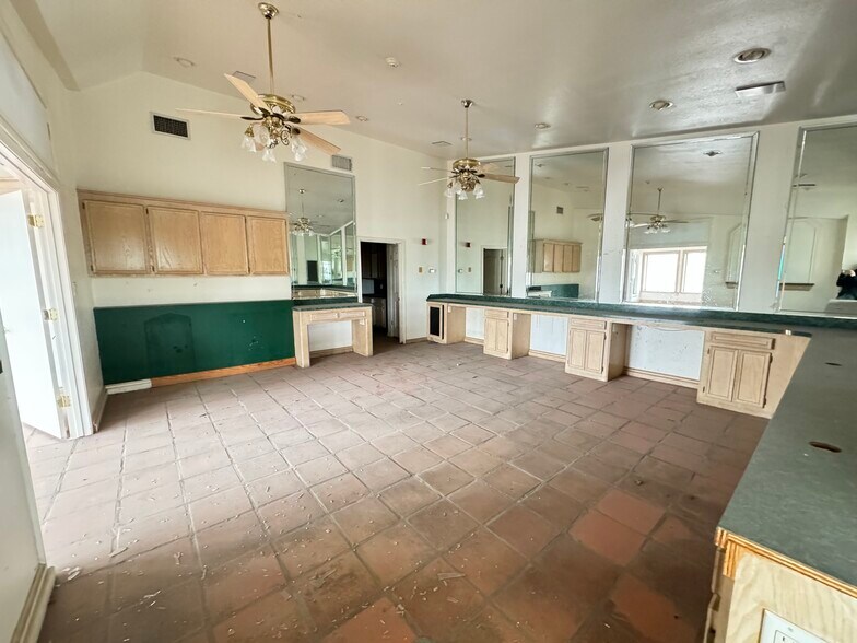 More Photos Of 611 Lincoln Ave, Robstown Freestanding For Sale