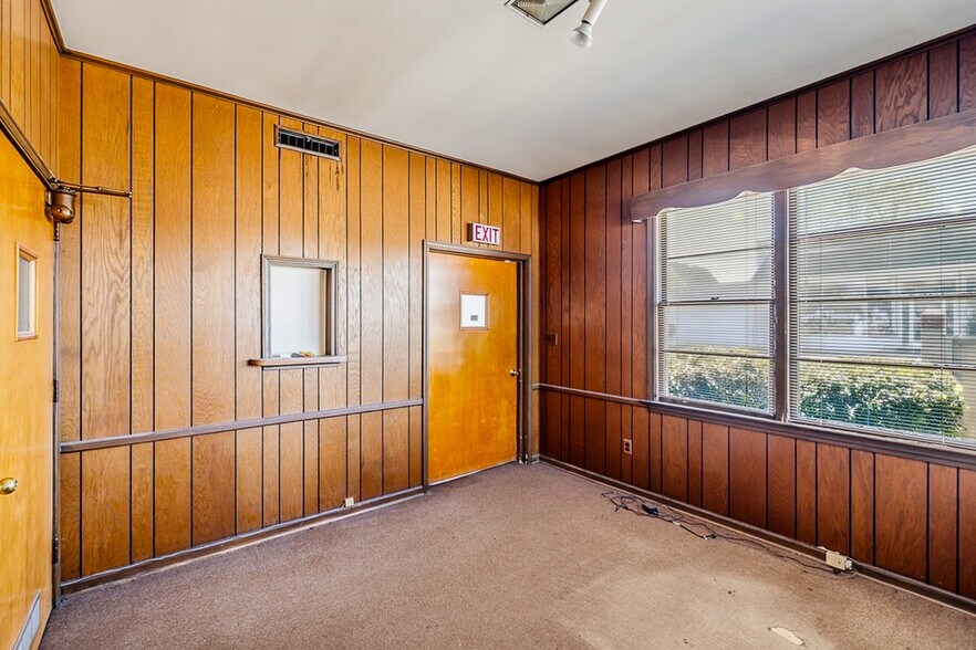 More Photos Of 201 S Weston St, Fountain Inn Office For Sale