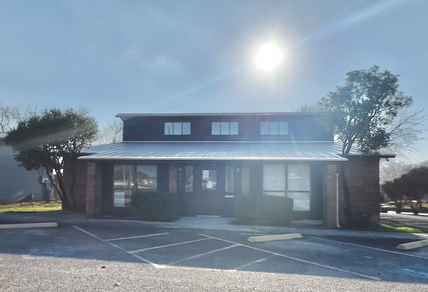 More Photos Of 955 Loop 337, New Braunfels Office For Lease