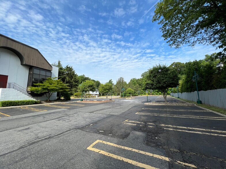 More Photos Of 385 US Route 9W, Alpine Restaurant For Sale