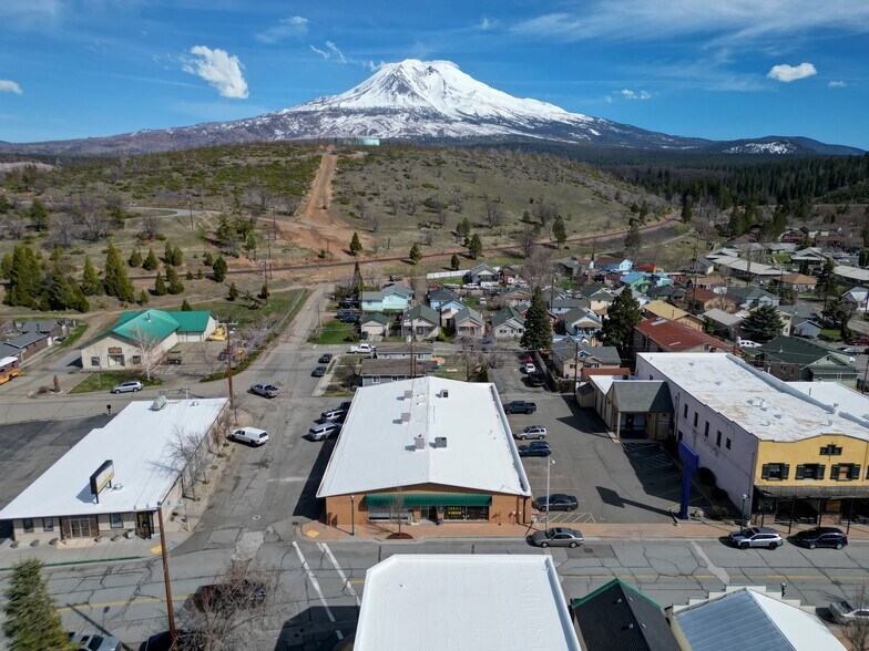 More Photos Of 295 Main St, Weed Office For Sale