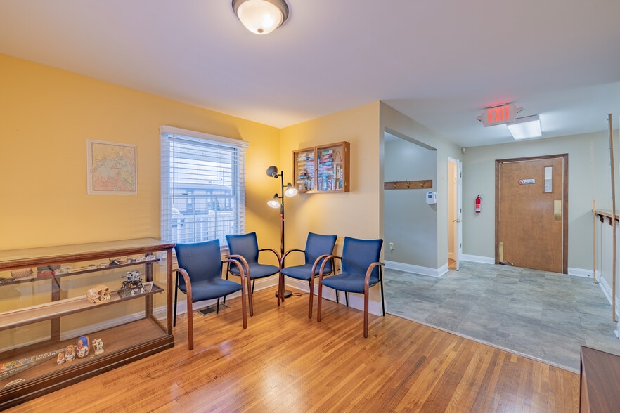 More Photos Of 1941 Euclid Ave, Bristol Medical For Sale