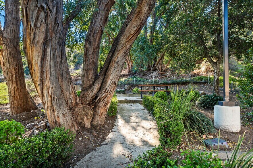 More Photos Of 29800 Agoura Rd, Agoura Hills Office For Lease