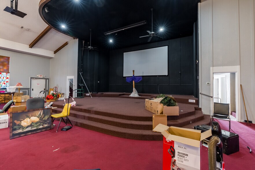 More Photos Of 1809 34th St, Lubbock Religious Facility For Sale