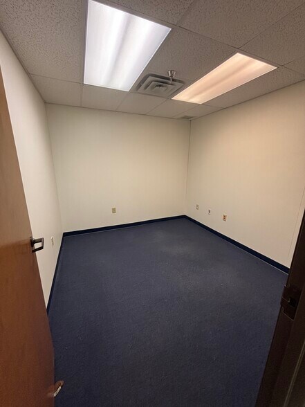 More Photos Of 315-330 E Spring St, Palestine Unknown For Lease