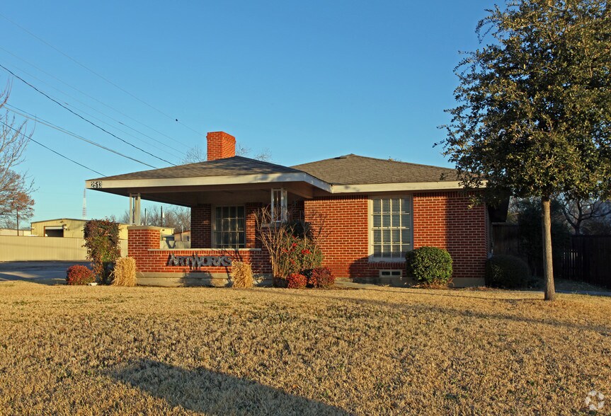 More Photos Of 2513 E Union Bower Rd, Irving Warehouse For Lease