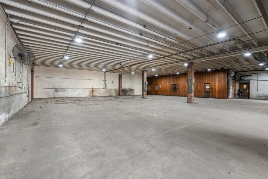 More Photos Of 1118 N Magnolia Ave, Ocala Warehouse For Sale