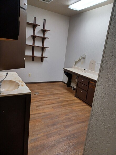 More Photos Of 4417 W Gore Blvd, Lawton Medical For Sale
