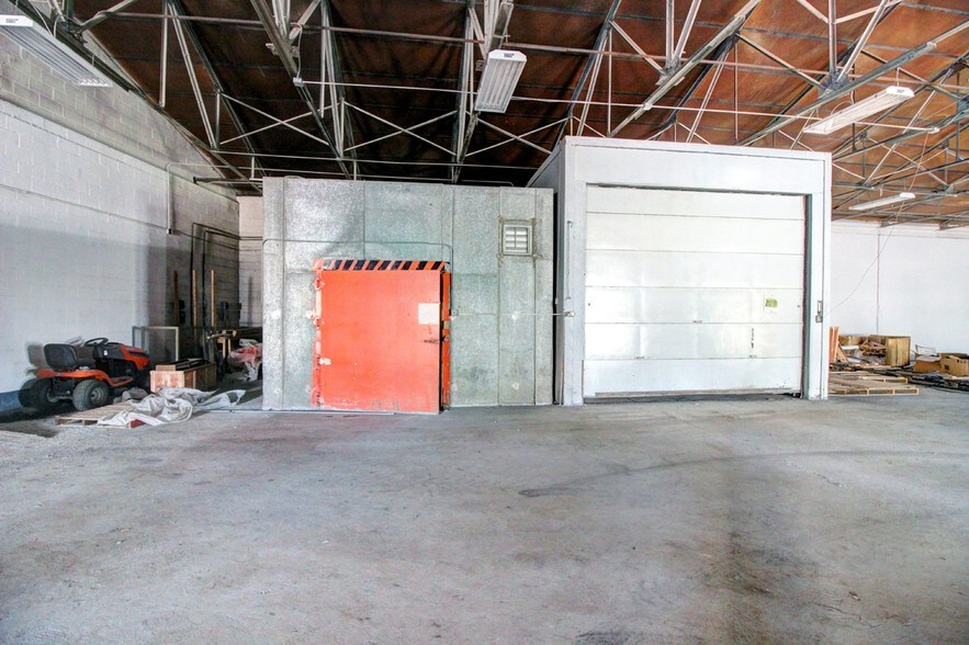More Photos Of 142 Middle St, Geneva Warehouse For Sale
