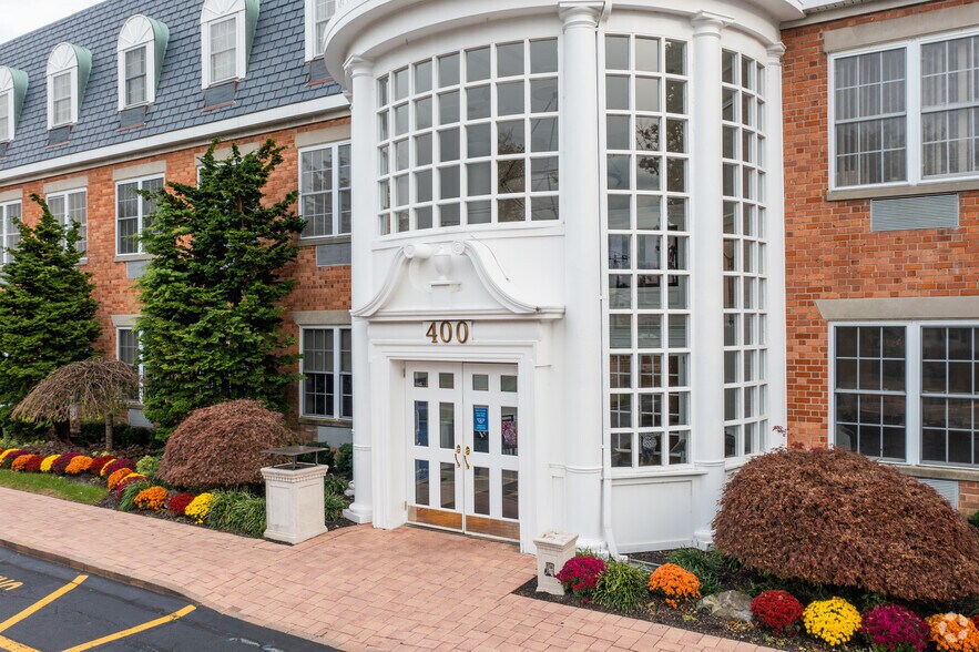 More Photos Of 400 W Main St, Babylon Medical For Lease