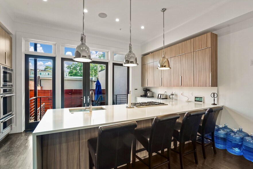 More Photos Of 513 C St NE, Washington Office Residential For Lease