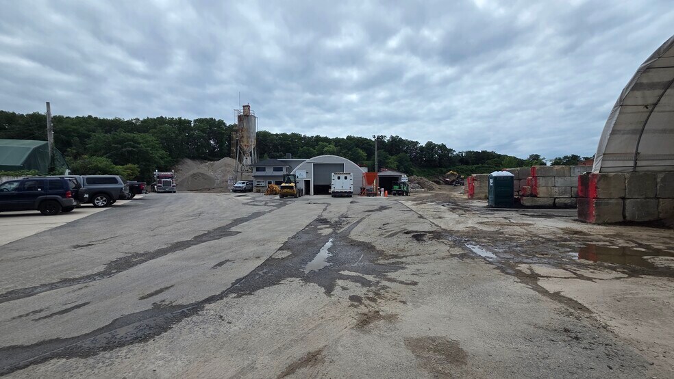 More Photos Of 131 Old Northport Rd, Kings Park Industrial For Sale
