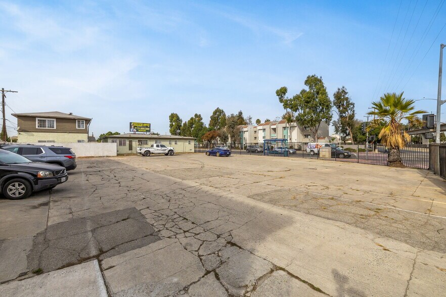 More Photos Of 915-1011 N Willowbrook Ave, Compton Warehouse For Sale