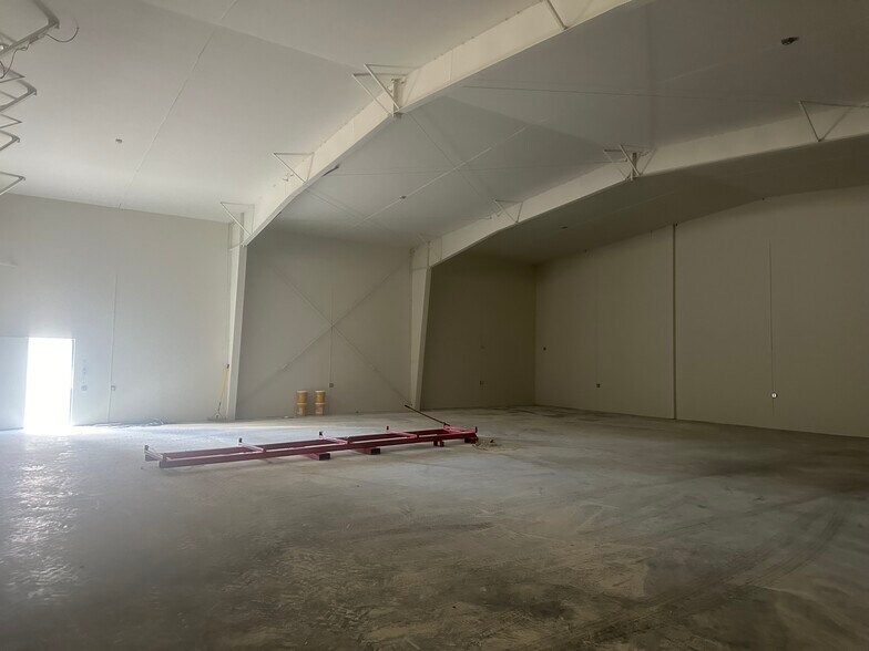 More Photos Of 34 Charlie Taxi Wy Way, Ennis Airplane Hangar For Sale