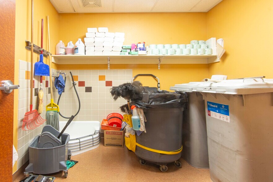 More Photos Of 246 N 18th Ave, Pocatello Healthcare For Sale
