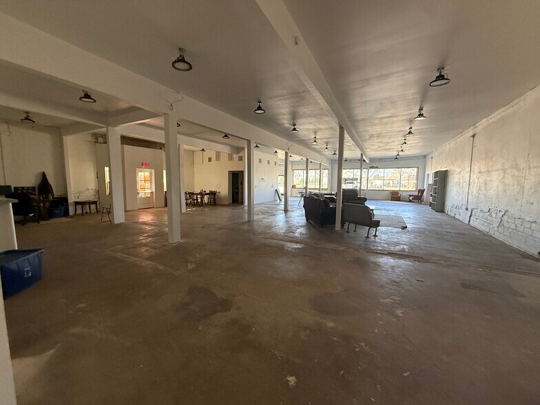 More Photos Of 218 Main St, Idalou Storefront Retail Office For Sale