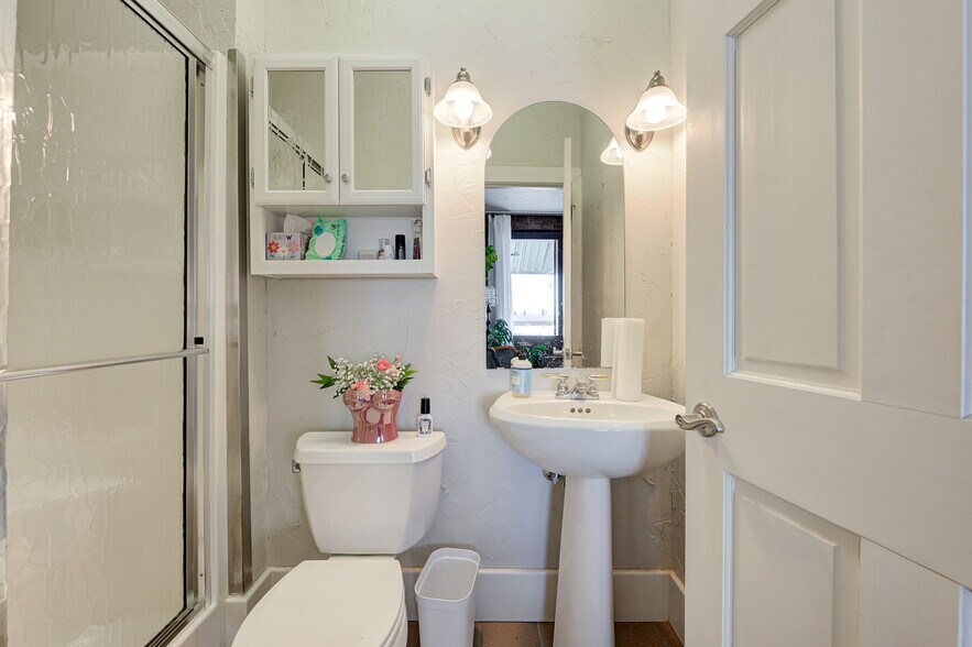 More Photos Of 1008 W Main St, Oklahoma City Office For Lease