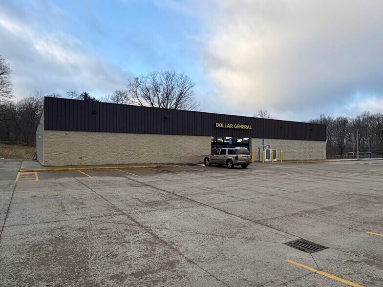 More Photos Of 18043 State St, Vandalia Freestanding For Sale
