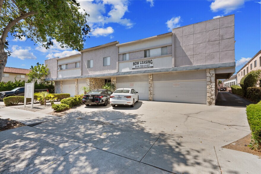 Primary Photo Of 323 E Chestnut St, Glendale Apartments For Sale