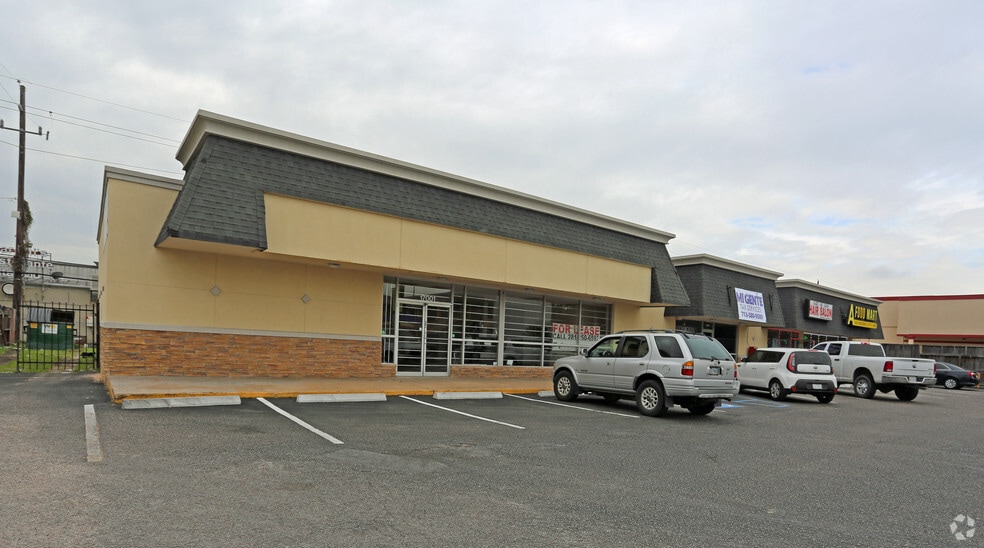 Primary Photo Of 17001-17015 Rolling Creek Dr, Houston Freestanding For Sale