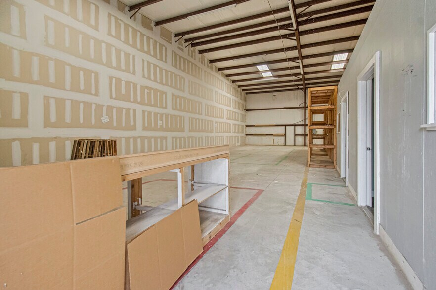 More Photos Of 105 E Davis Industrial Dr, Saint Augustine Warehouse For Lease