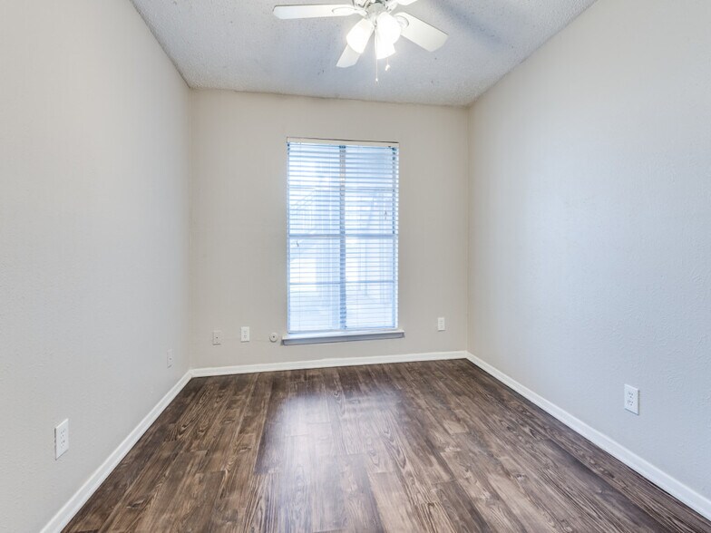 More Photos Of 7301 Sanger Ave, Waco Apartments For Sale