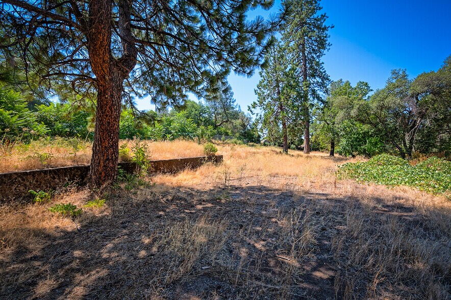 More Photos Of 4016 Shasta Dam Blvd, Shasta Lake Freestanding For Sale