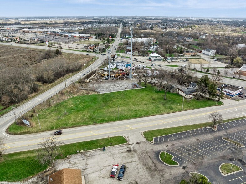 Primary Photo Of 20922 W Il Route 176, Mundelein Service For Sale