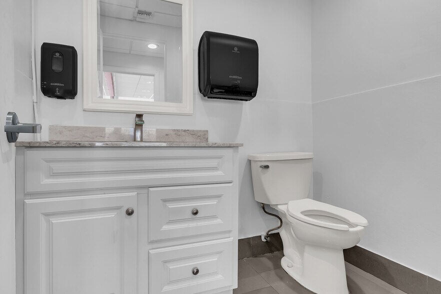 More Photos Of 13851-13861 Harbor Boulevard, Garden Grove Auto Dealership For Lease