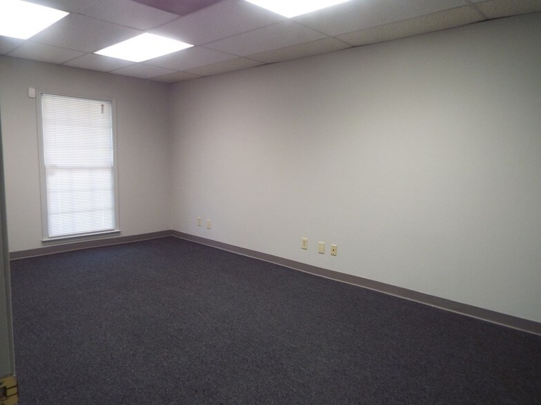 More Photos Of 1298 Rockbridge Rd, Stone Mountain Office For Sale