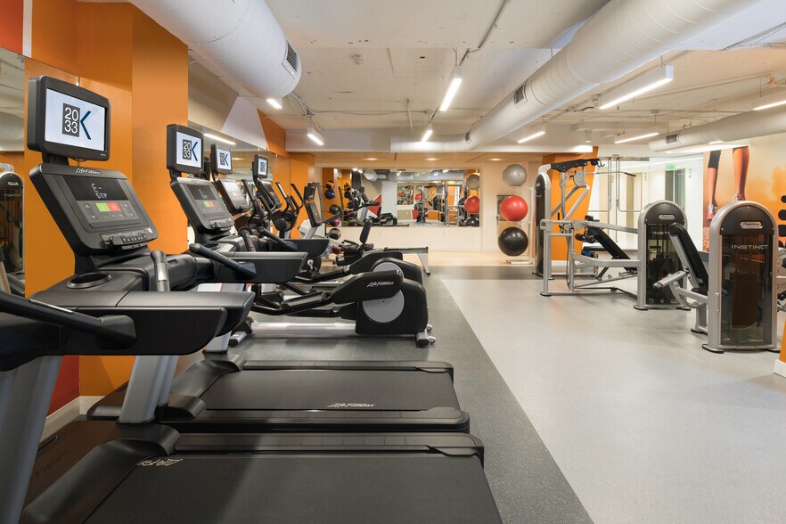 More Photos Of 2033 K St NW, Washington Office For Lease