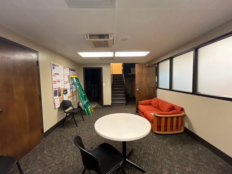 More Photos Of 624 30th ave, Hutchinson Office For Sale