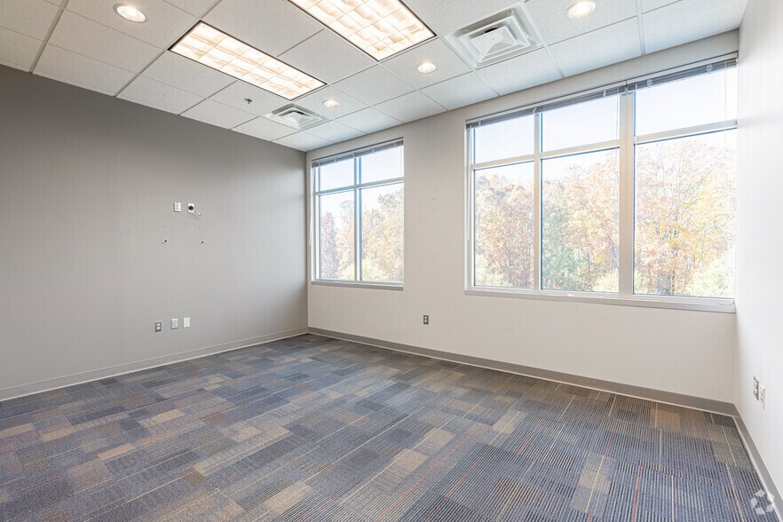 More Photos Of 15521 Midlothian Tpke, Midlothian Office For Lease