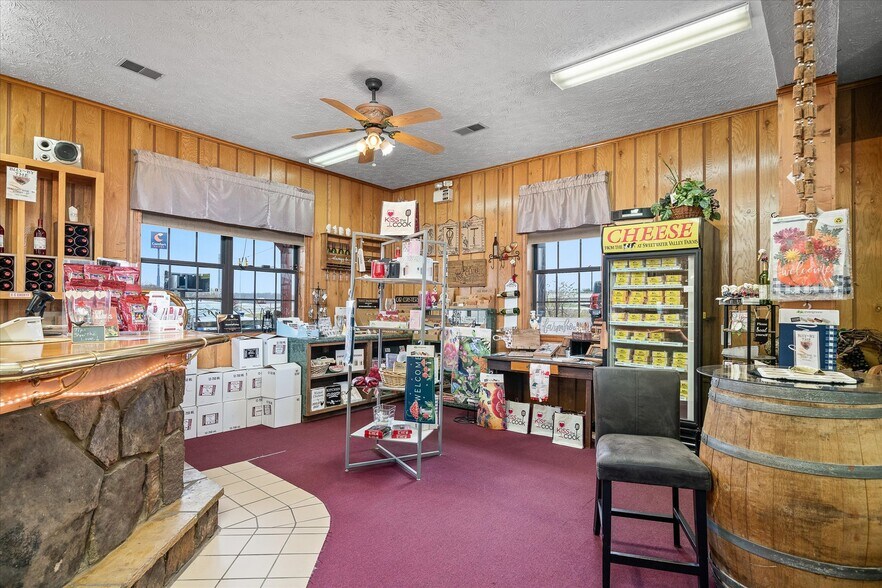 More Photos Of 78 Chestnut Hill Rd, Crossville Freestanding For Sale