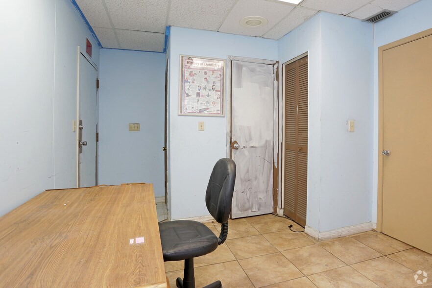 More Photos Of 3801 N University Dr, Sunrise Storefront Retail Office For Lease