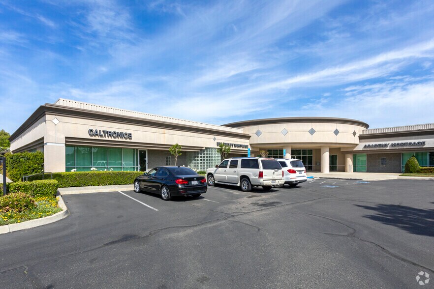More Photos Of 7485 N Palm Ave, Fresno Office For Lease