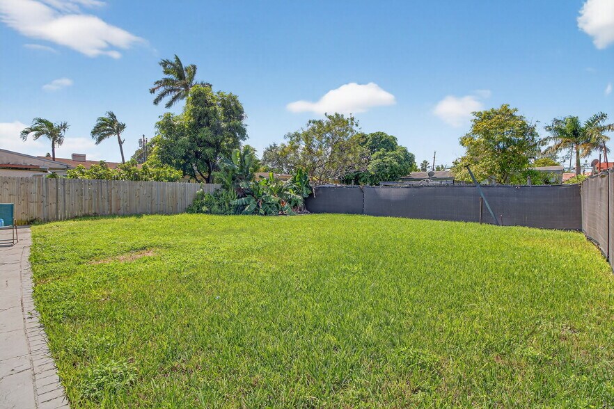 More Photos Of 1680 NW 22nd Ct, Miami Multifamily For Sale