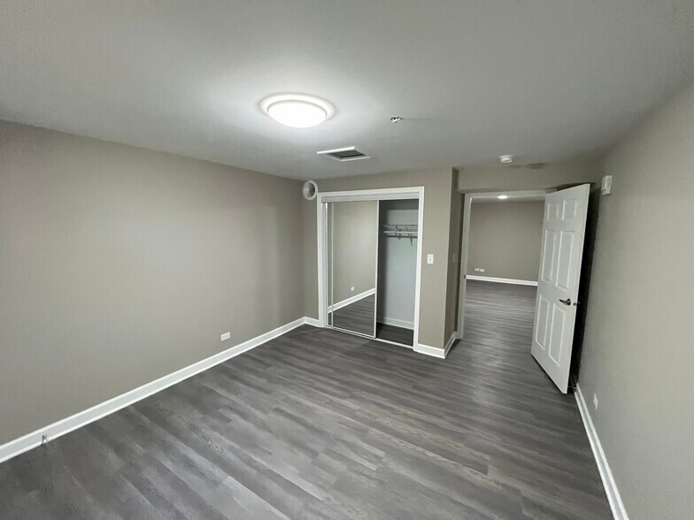 More Photos Of 126 W Maple Ave, Mundelein Apartments For Sale