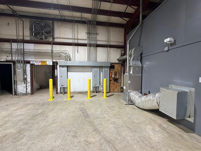 More Photos Of 214 Industrial Park Dr, Soddy-Daisy Manufacturing For Lease
