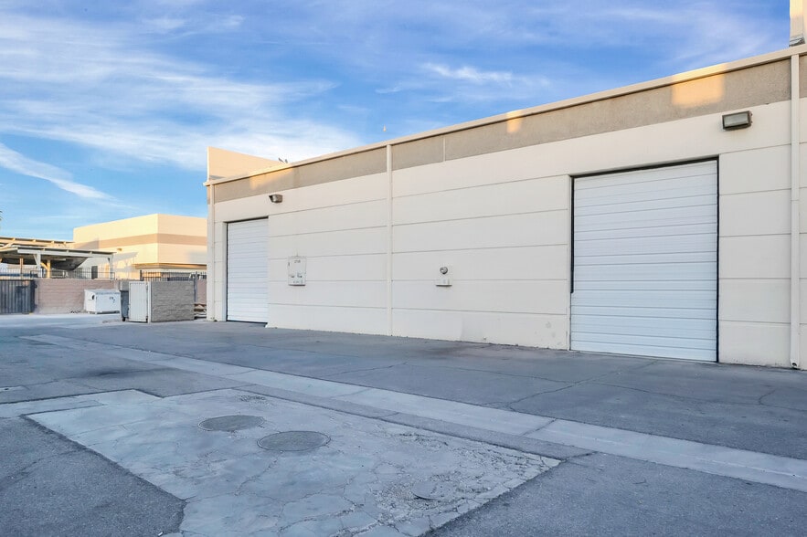 More Photos Of 3748 Civic Center Dr, North Las Vegas Light Manufacturing For Sale