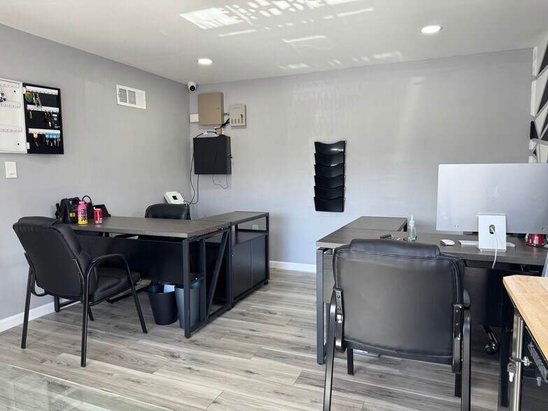 More Photos Of 1822 N Dixie Hwy, Hollywood Storefront Retail Residential For Sale