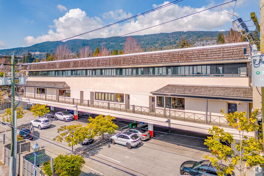 More Photos Of 2438 Marine Dr, West Vancouver Storefront Retail Office For Lease