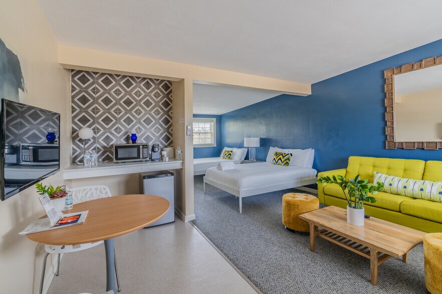 More Photos Of 2041 Harpswell Islands Rd, Bailey Island Hotel For Sale