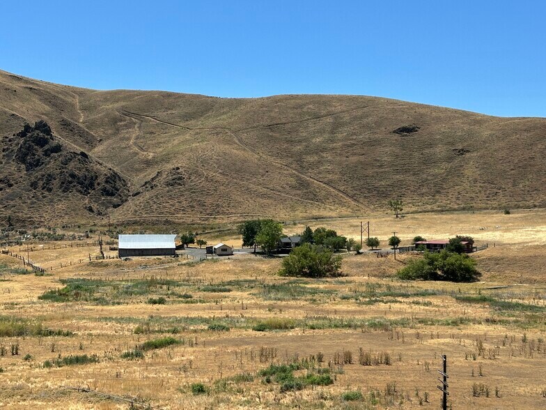 More Photos Of 27035 Snake River Rd, Huntington Specialty For Sale